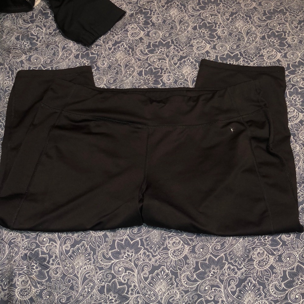 Capris leggings.